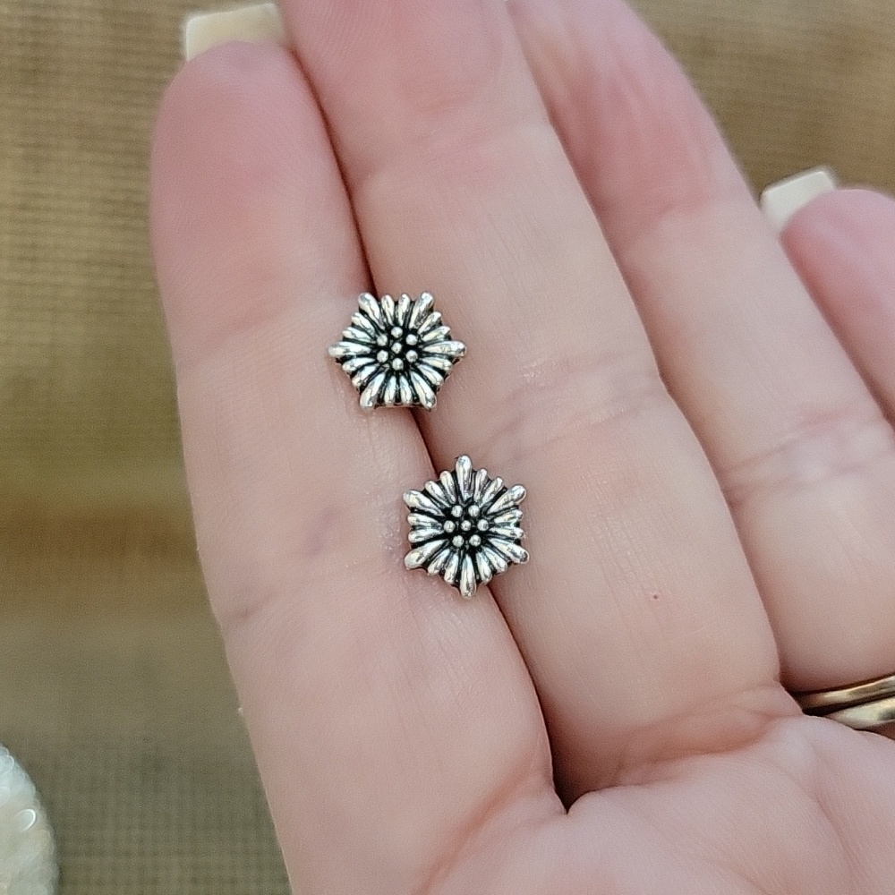 🔥LAST PAIR🔥 Boho Blossom Stud Earrings - Picture 5 of 7